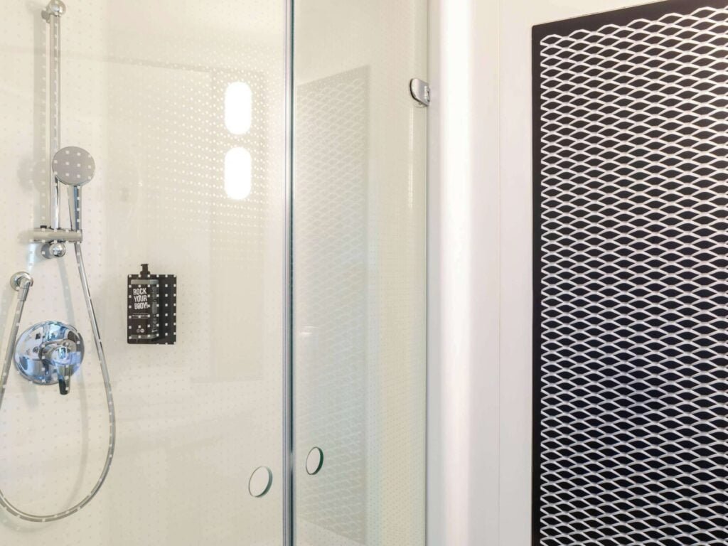 Ibis Paris CDG Airport - Cabine de douche