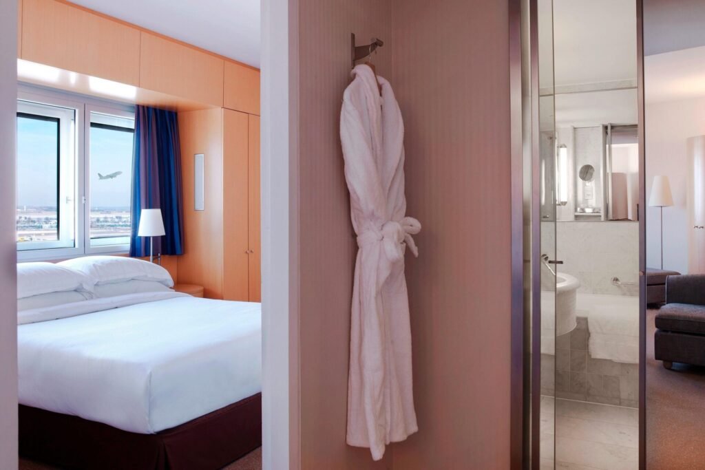 hotel Sheraton Paris CDG - Chambre avec salle de bain